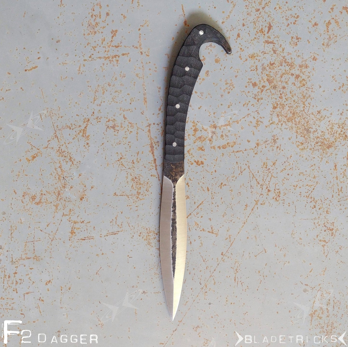 BLADETRICKS CUSTOM F2 DAGGER, BLACK G10