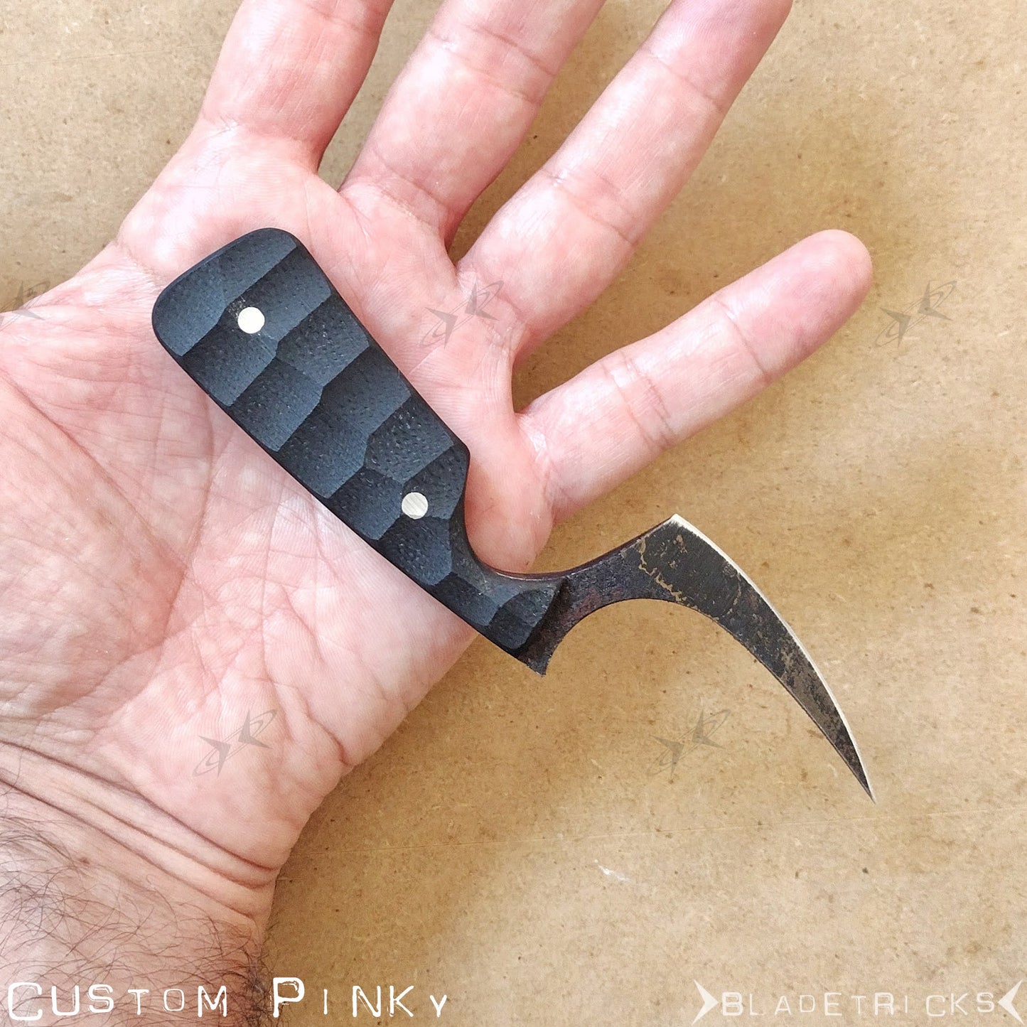BLADETRICKS CUSTOM THREE FINGER PINKY, BLACK G10