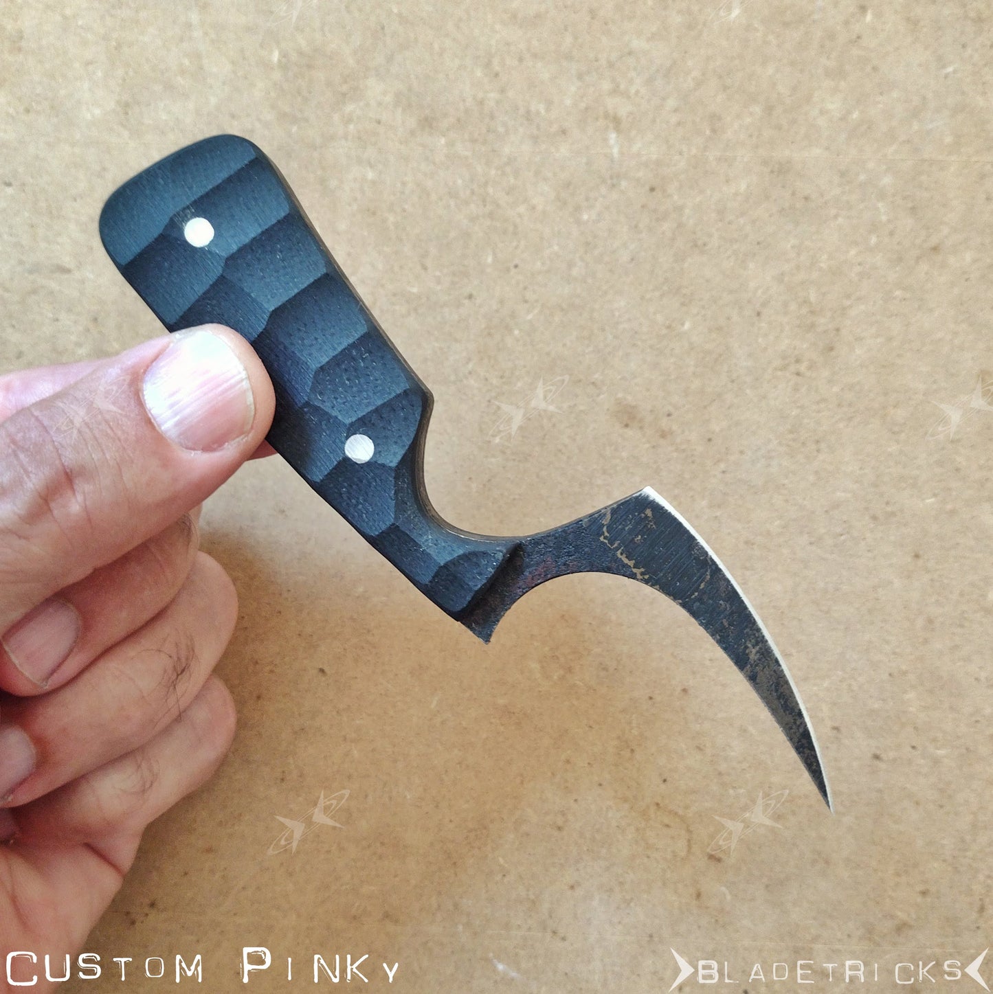 BLADETRICKS CUSTOM THREE FINGER PINKY, BLACK G10
