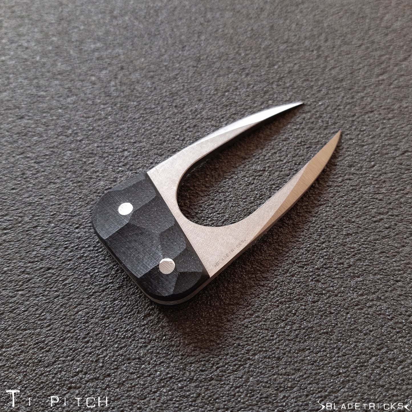 BLADETRICKS CUSTOM TITANIUM PITCH FORK, BLACK G10