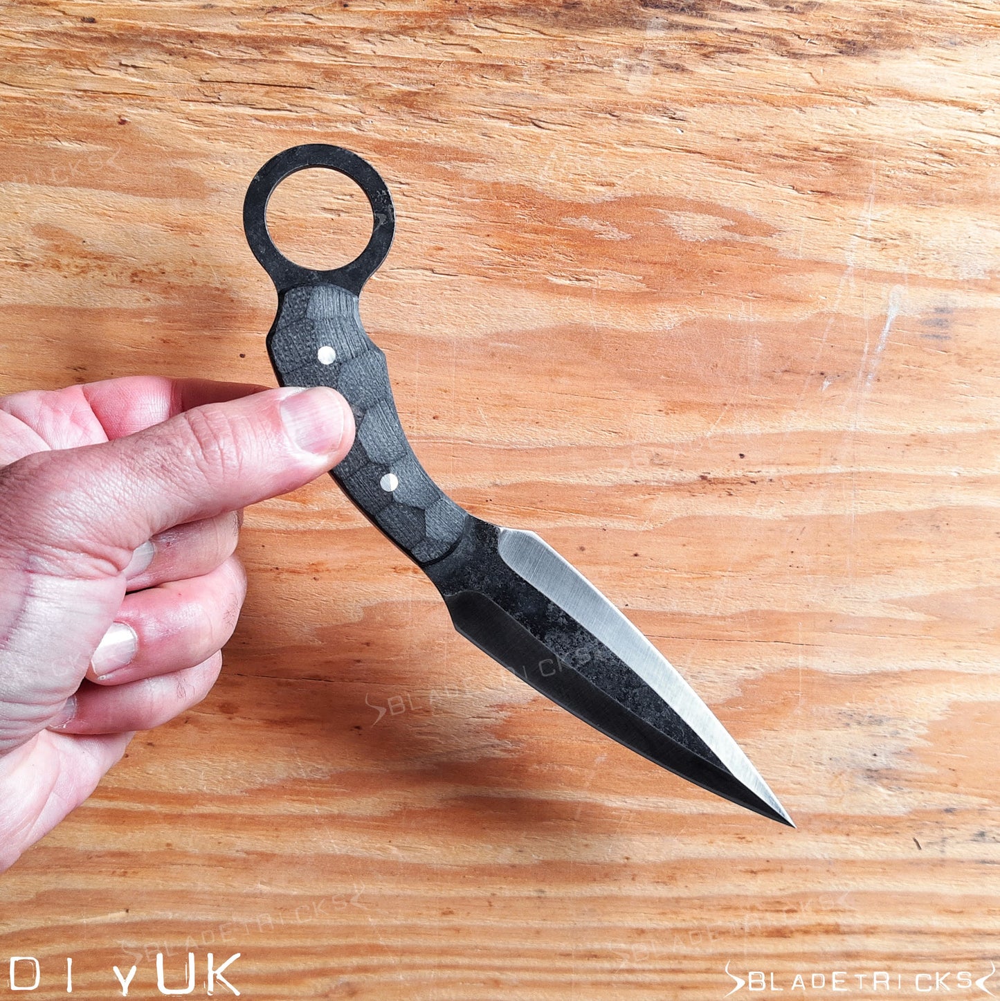 dagger karambit