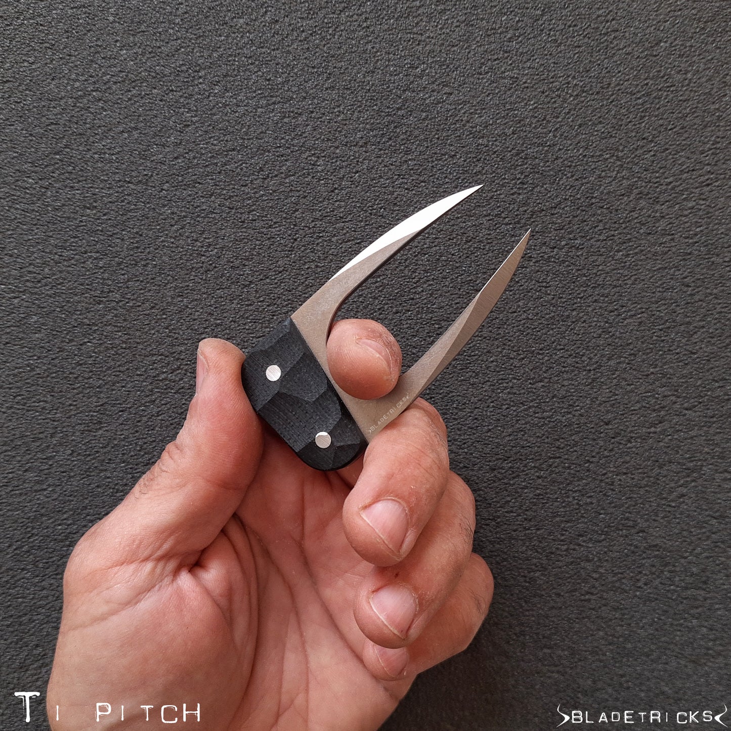 BLADETRICKS CUSTOM TITANIUM PITCH FORK, BLACK G10