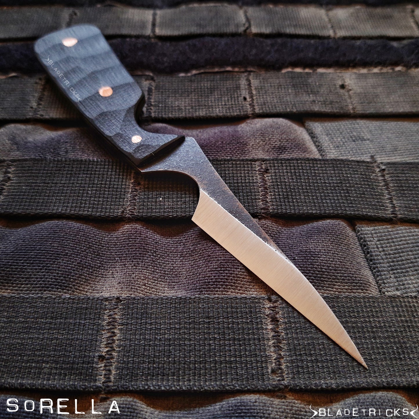 Three finger handle pikal knife