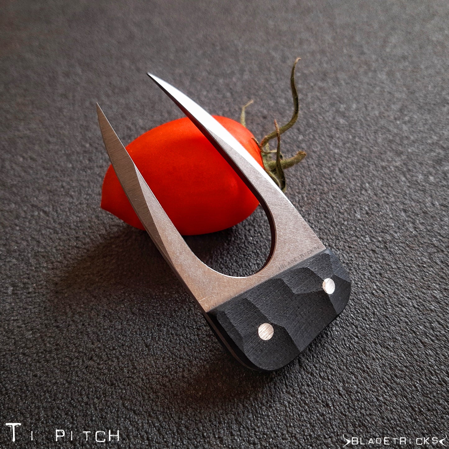 BLADETRICKS CUSTOM TITANIUM PITCH FORK, BLACK G10