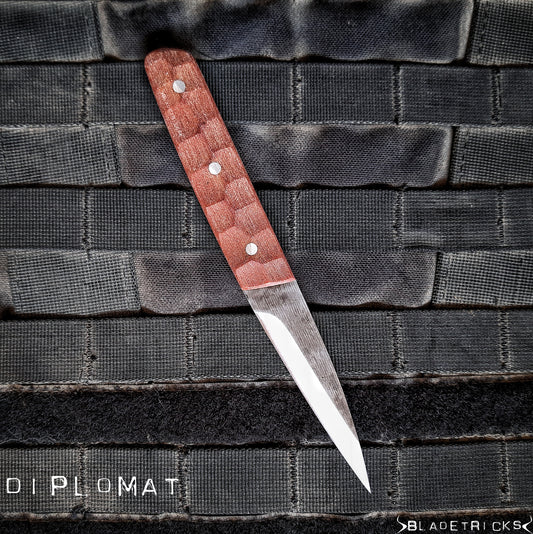low profile tactical knife pikal style