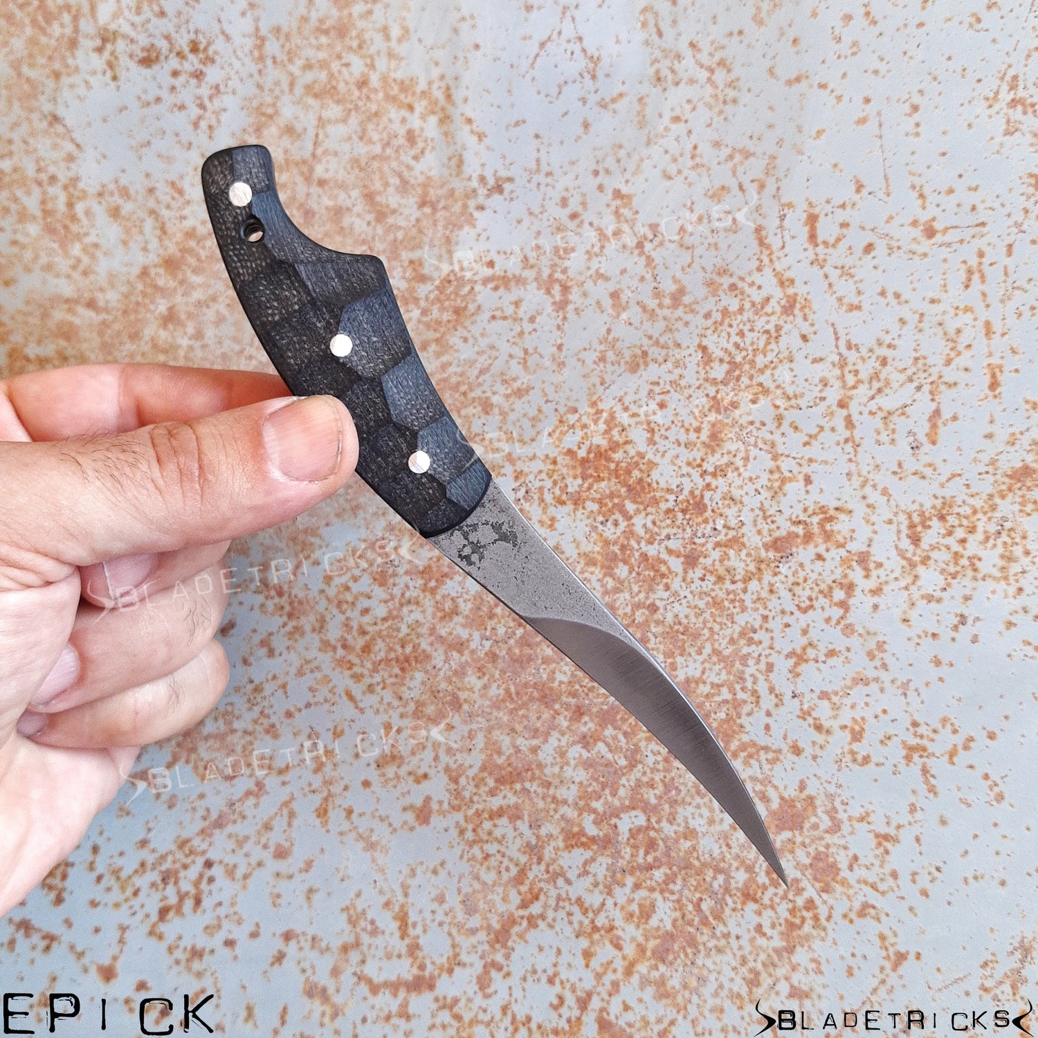 reverse grip knife
