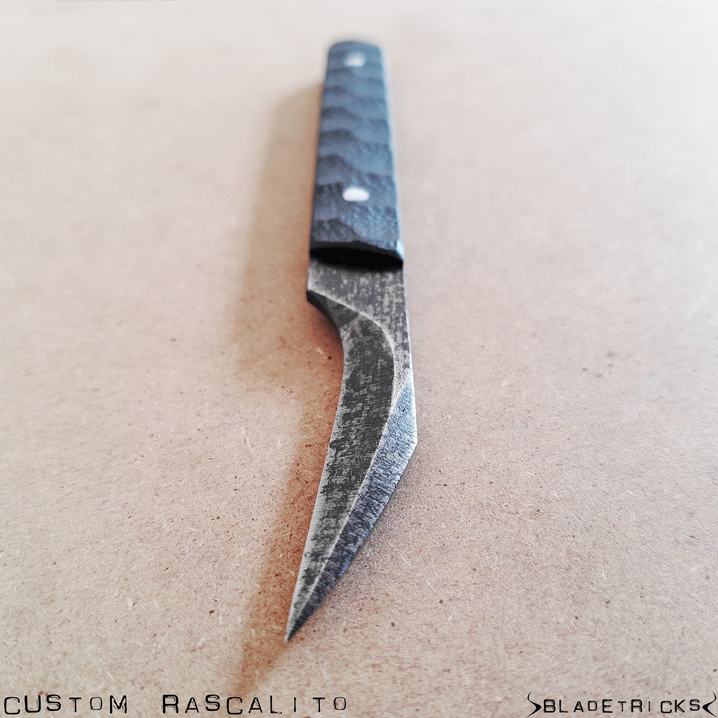 Best EDC Pikal knife black G10 andle