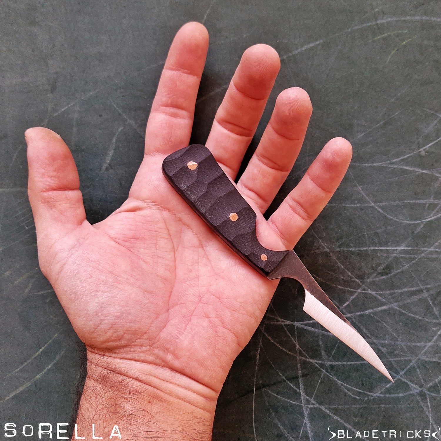 Three finger handle pikal knife